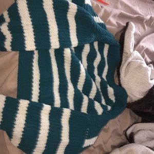 cute vintage sweater ! perfect for winter